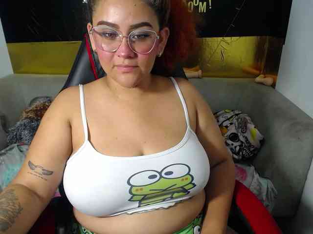 LOLYTABIGBOOBS webcam