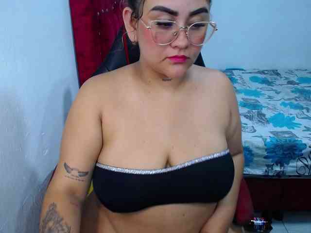 LOLYTABIGBOOBS webcam