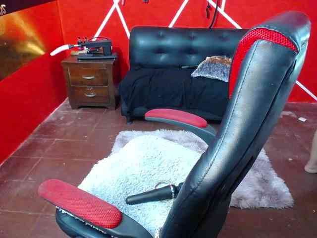 LOLYTABIGBOOBS webcam