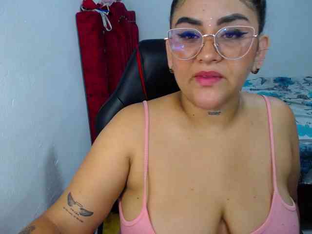 LOLYTABIGBOOBS webcam