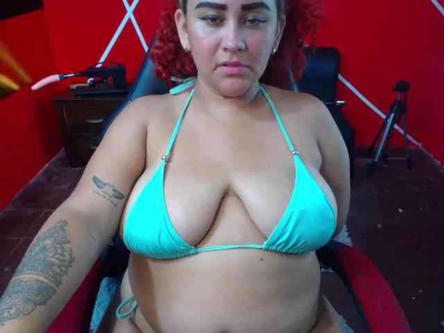 LOLYTABIGBOOBS webcam