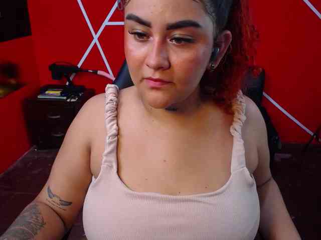 LOLYTABIGBOOBS webcam