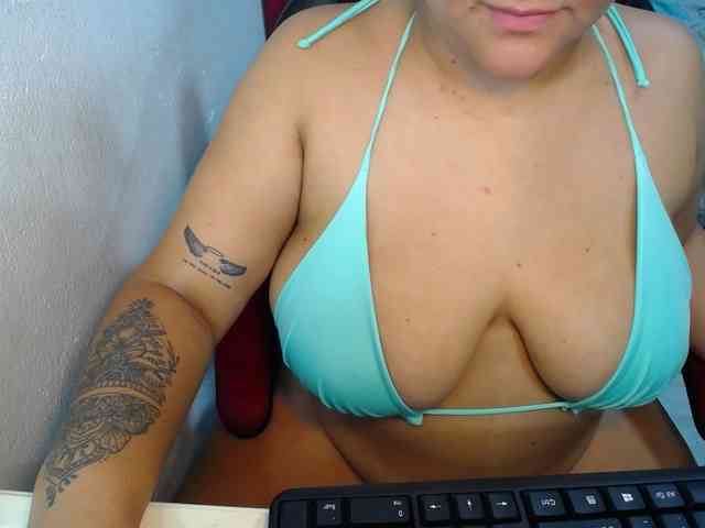 LOLYTABIGBOOBS webcam