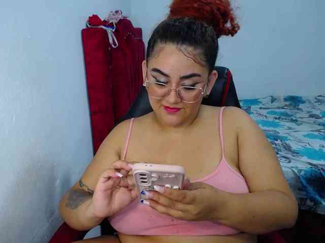 LOLYTABIGBOOBS webcam