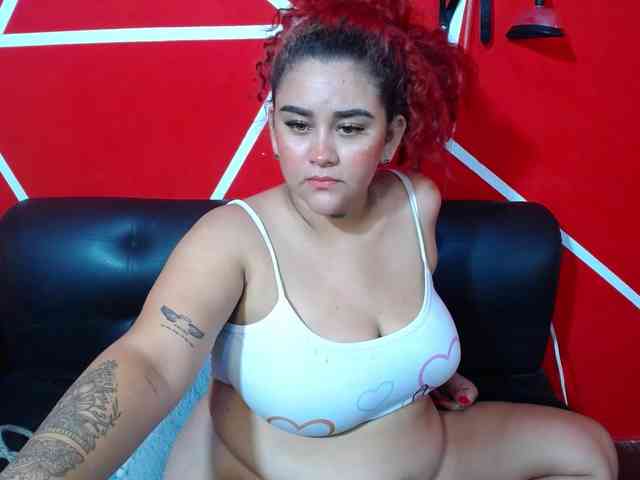 LOLYTABIGBOOBS webcam