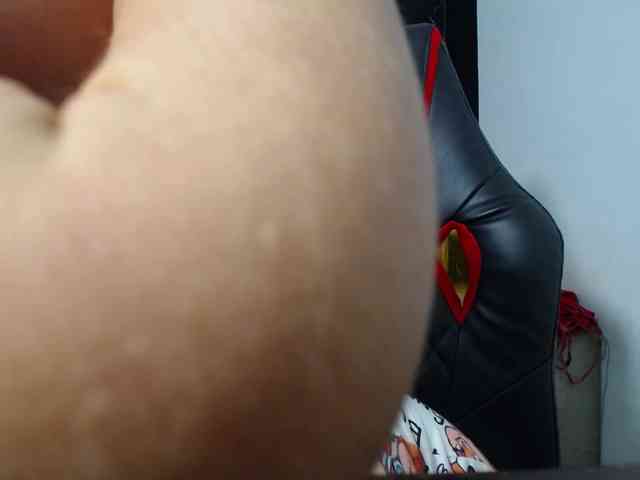 LOLYTABIGBOOBS webcam