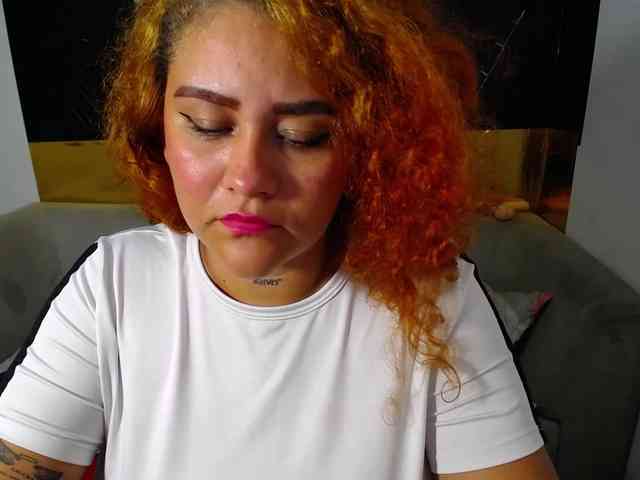 LOLYTABIGBOOBS webcam