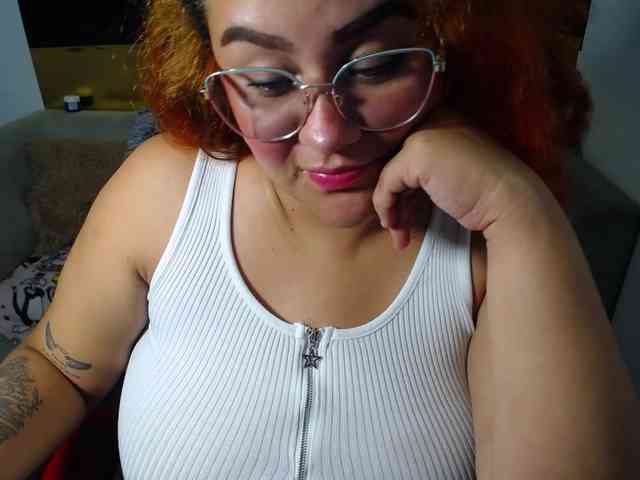 LOLYTABIGBOOBS webcam