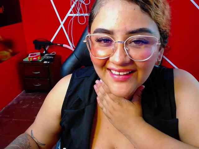 LOLYTABIGBOOBS webcam