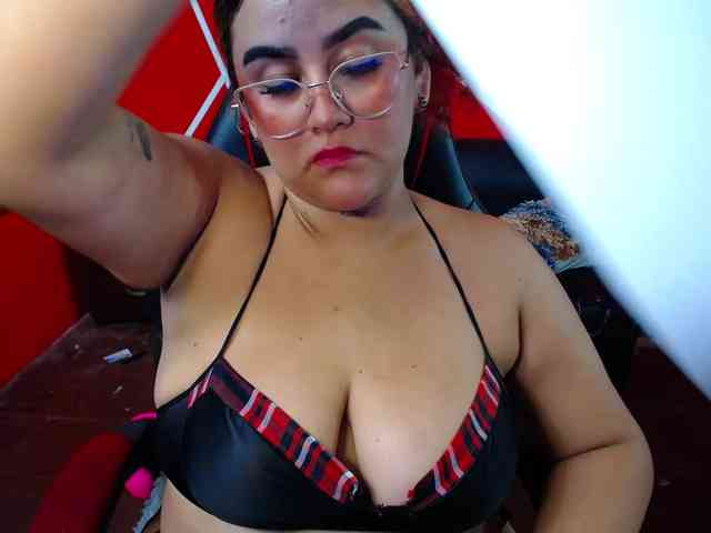 LOLYTABIGBOOBS webcam