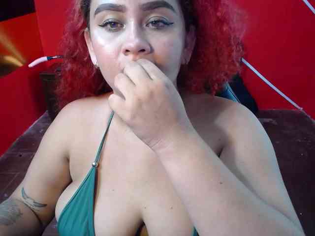 LOLYTABIGBOOBS webcam