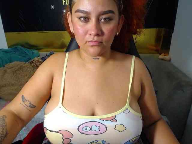 LOLYTABIGBOOBS webcam