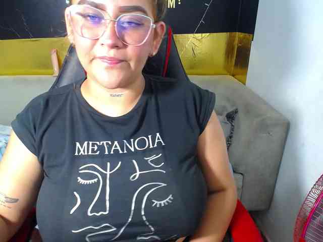 LOLYTABIGBOOBS webcam