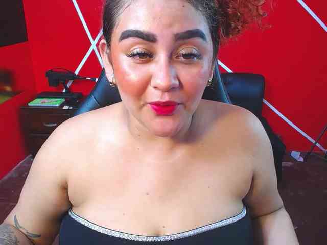 LOLYTABIGBOOBS webcam