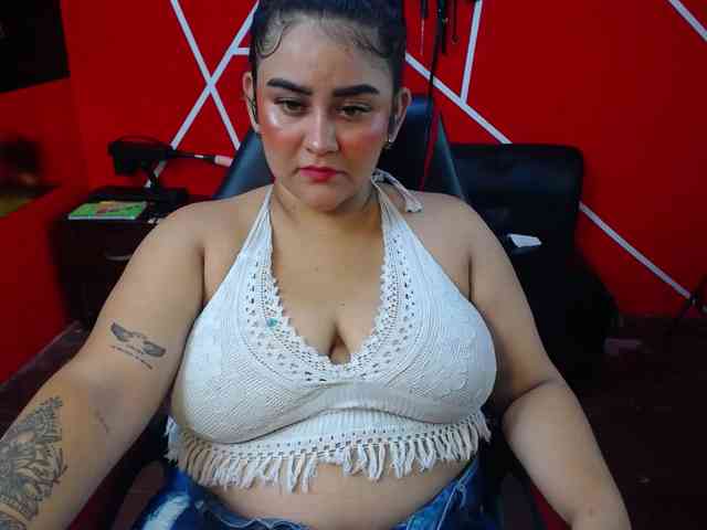 LOLYTABIGBOOBS webcam