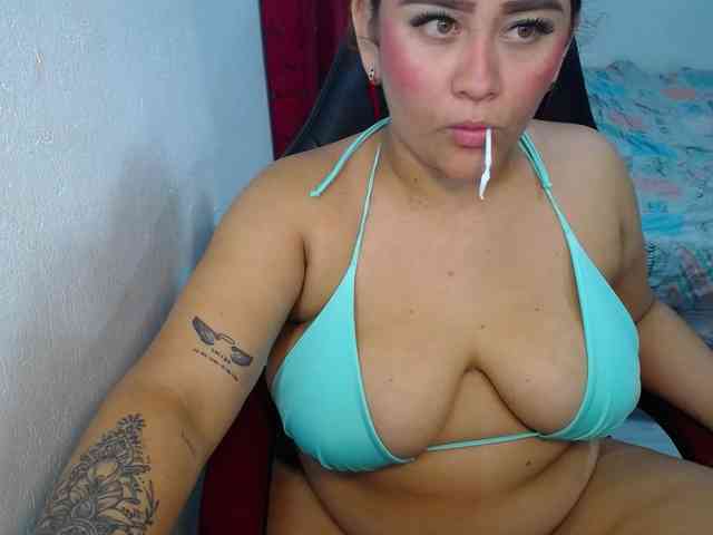 LOLYTABIGBOOBS webcam