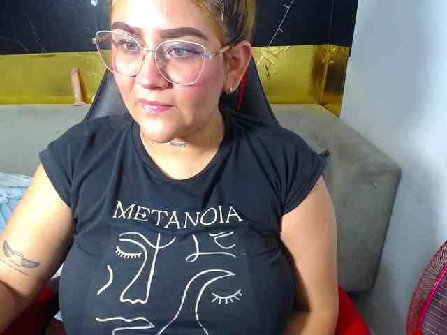 LOLYTABIGBOOBS webcam