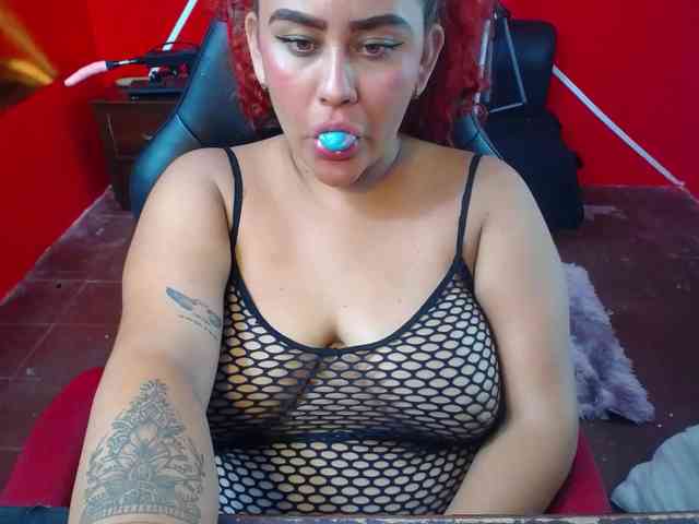 LOLYTABIGBOOBS webcam