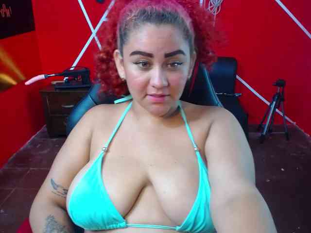 LOLYTABIGBOOBS webcam