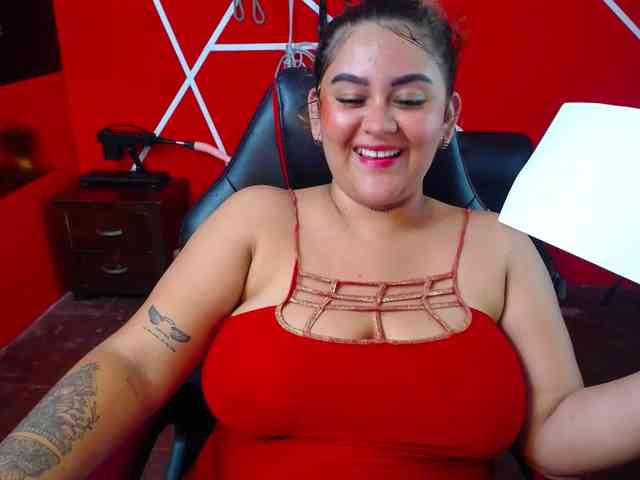 LOLYTABIGBOOBS webcam
