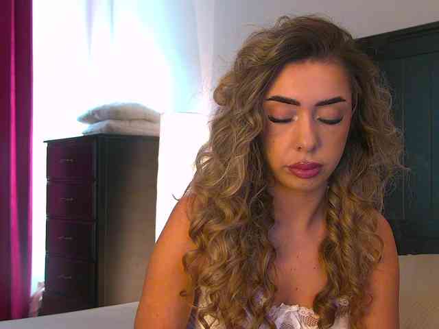 Yanira-Muslim webcam