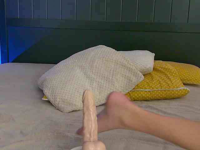 Yanira-Muslim webcam