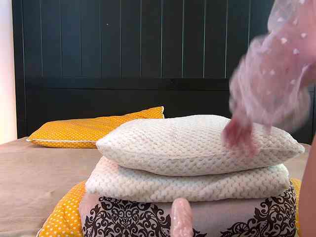 Yanira-Muslim webcam