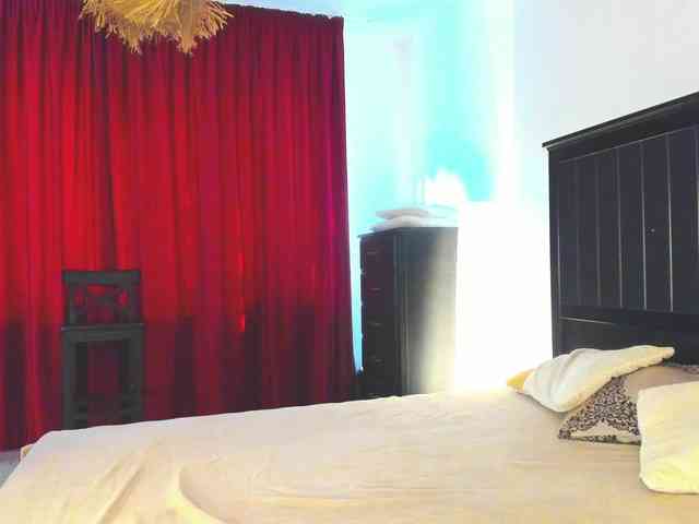 Yanira-Muslim webcam