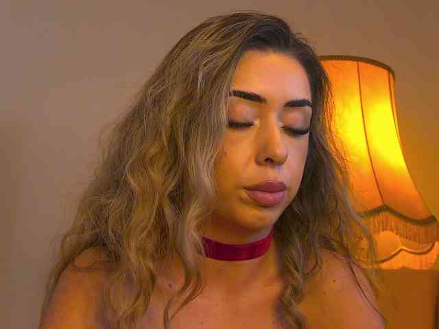Yanira-Muslim webcam