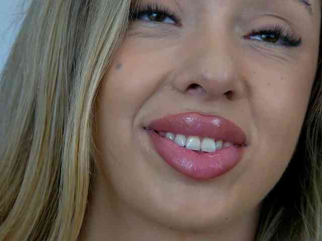 Yanira-Muslim webcam