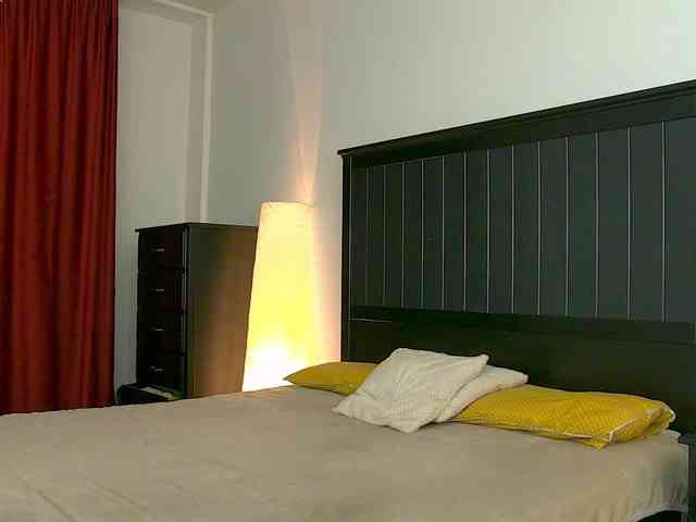 Yanira-Muslim webcam