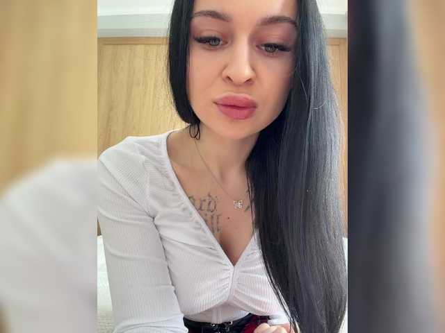 kristinalux's BongaCams show and profile