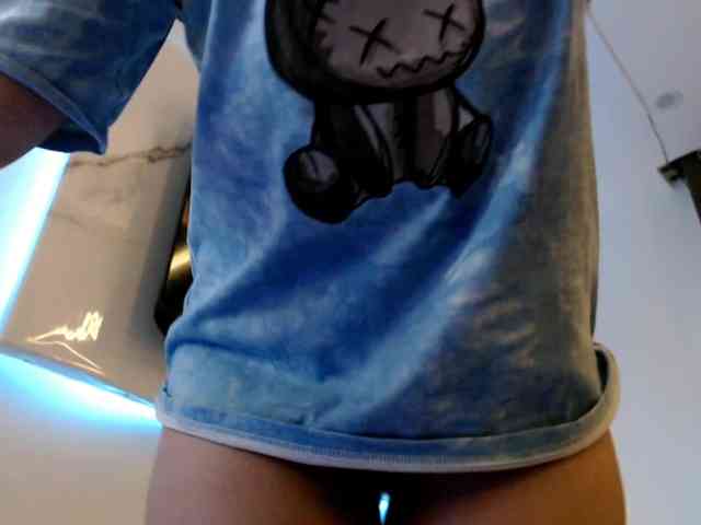 AdriannaFowler webcam