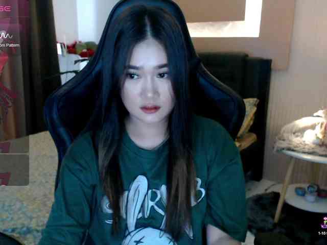 AdriannaFowler webcam