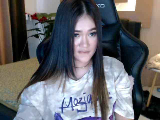 AdriannaFowler webcam