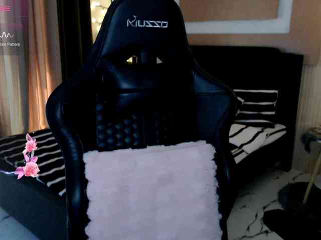 AdriannaFowler webcam