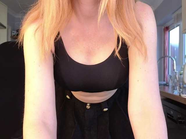 stripmequick's BongaCams show and profile