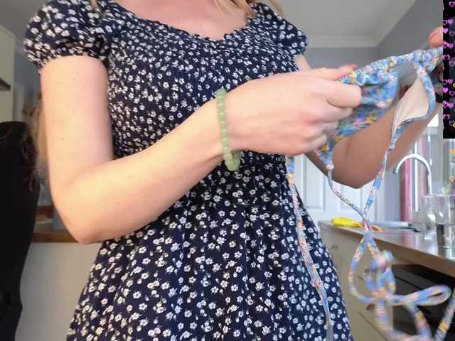 stripmequick's BongaCams show and profile