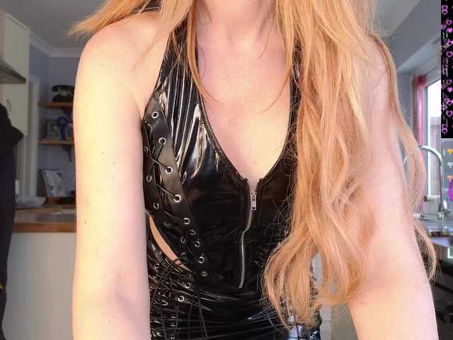 stripmequick's BongaCams show and profile