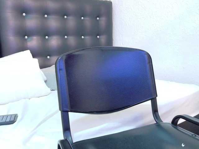 le modèle juicy-tits69 est en webcam porno dans un show sur le site bongacams, il possède les tags suivants: Ebony,Brunette,Shaved