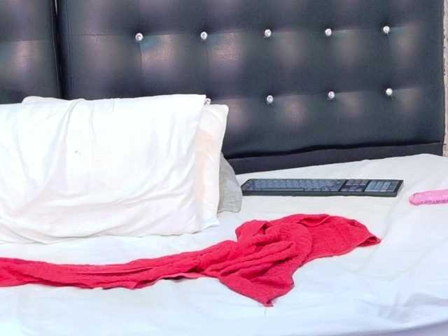 juicy-tits69's BongaCams show and profile