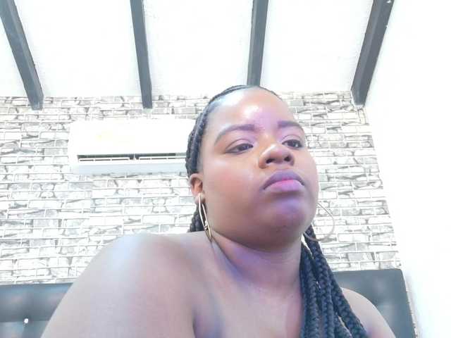 juicy-tits69 live cam profile