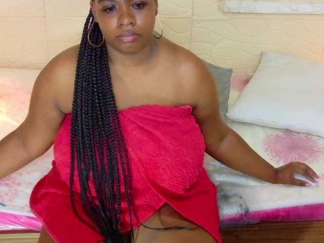 le modèle juicy-tits69 est en webcam porno dans un show sur le site bongacams, il possède les tags suivants: Ebony,Brunette,Shaved