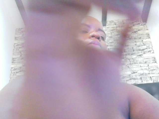 juicy-tits69 live cam profile