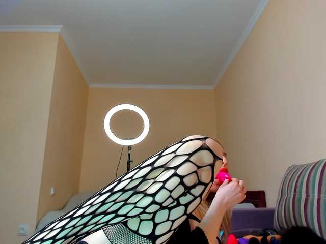 sexykika555's BongaCams show and profile