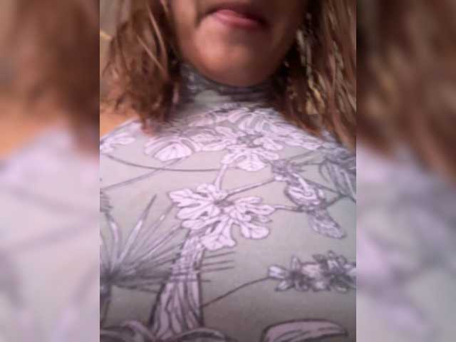 EmilyMerbu's BongaCams show and profile