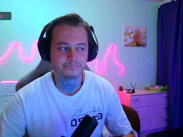 Prxy (24, White Cam Boy) performing Live Sex.