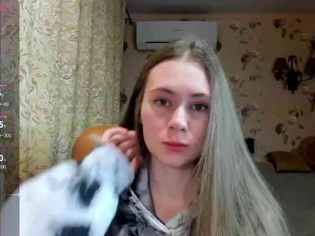 MadeleineEvans webcam