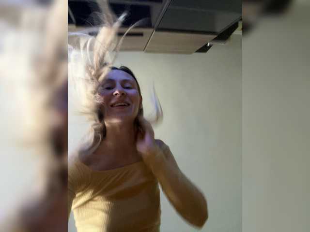 Saveta's BongaCams show and profile