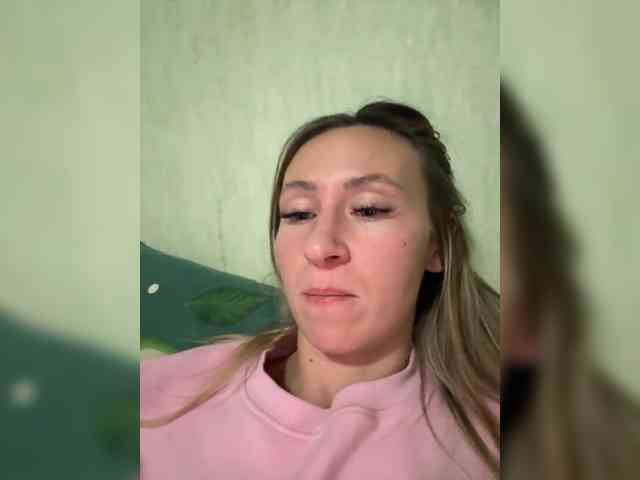 Saveta Live Webcam on BongaCams